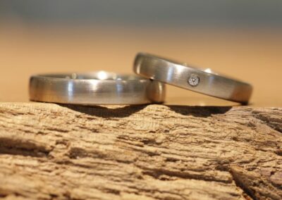 ovale Graugold Eheringe mit Brillant