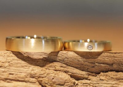 Trauringe aus Rosegold mit Brillant aus dem Schmuckgarten