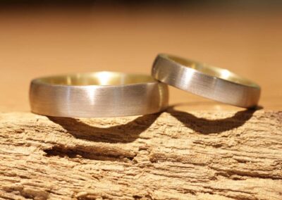 individuelle Anferrtigung von Eheringen aus Palladium und Gelbgold, Stecklötringe