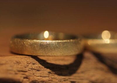 Rosegold Ringe für die Hochzeit, Eismatt gebürstet, selber gemacht unter Anleitung vom Goldschmied, Schmuckgarten
