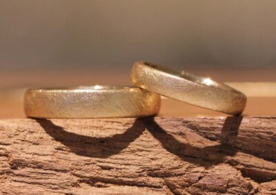Rosegold Ringe für die Hochzeit, Eismatt gebürstet, selber gemacht unter Anleitung vom Goldschmied, Schmuckgarten