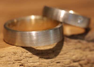 Ergebnis aus dem Trauringkurs, zweifarbige Ringe mit Stein - Schmuckgarten
