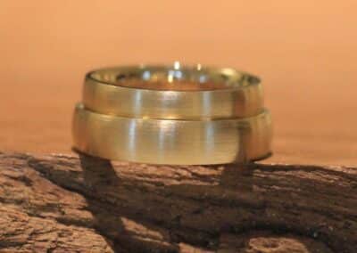 Gelbgold Eheringe matt, Anfertigung vom Goldschmied
