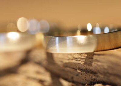 besondere Trauringe, beständig und originell, bicolor - rosegold mit graugold dreieck - anfertigung aus dem schmuckgarten