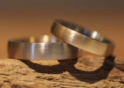 schmuckgarten schlichte zwei farbige steckloetringe damenring aussen rosegold und innen graugold herrenring aussen graugold und innen rosegold