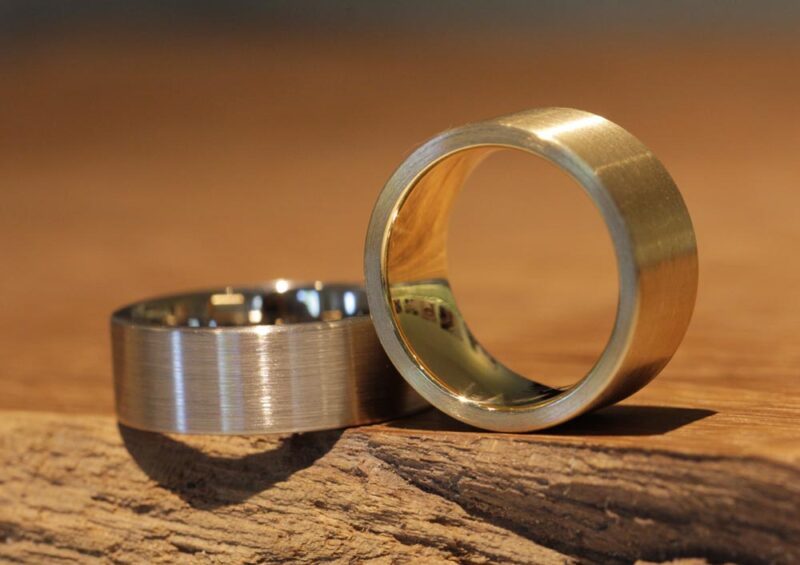 kantige gerade ehe ringe einer graugold andere gelbgold schmuckgarten