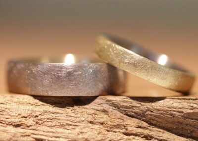 steckloetringe ehe ringe gelbgold und rotgold eismatt