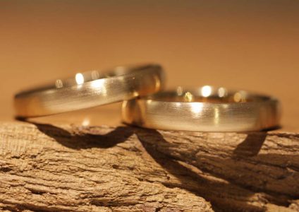 matte schlichte gold trau ringe