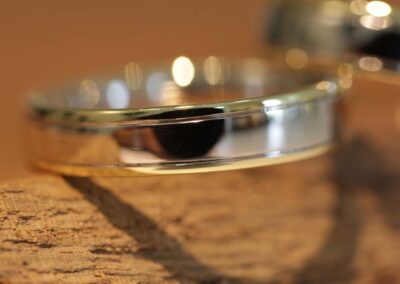polierte zweifarbige hochzeit ringe gelbgold und weißgold damenring mit stein