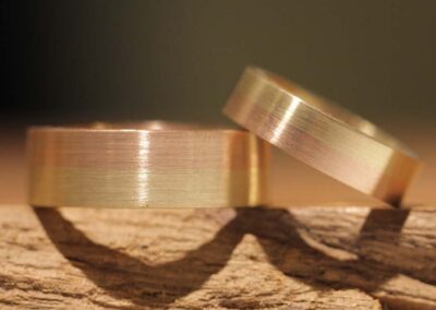 eckige trauringe zweifarbig rotgold und gelbgold