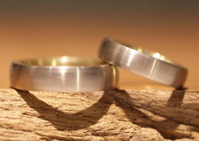 Zwei Farige Matte Ehe Ringe Gold