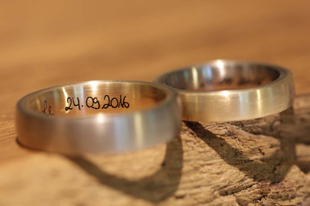 stecklötringe trauringe graugold rosegold mit laser gravur kunden handschrift