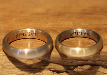 trauringe laser gravur koordinaten graugold rosegold