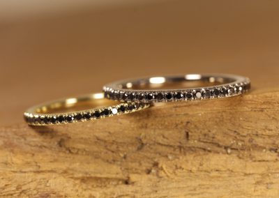 Gold Beisteckringe mit schwarzen Brillanten