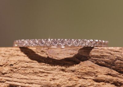 Beisteckring mit weißen Brillanten Krönchenfassung