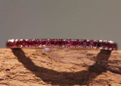 beisteck ring mit rubinen krönchenfassung