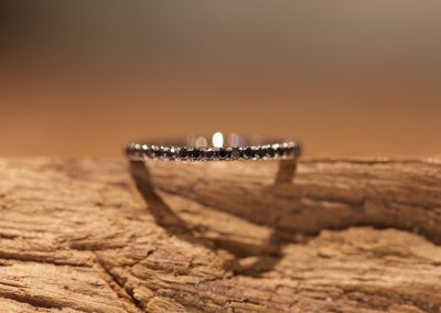 Gold Beisteckring mit schwarzen Brillanten