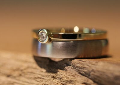Beiseckring Soliärring Gelbgold geschlossene Fassung