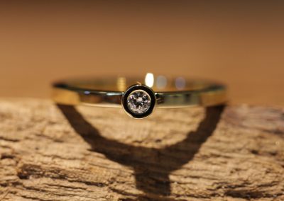 Beiseckring Soliärring Gelbgold geschlossene Fassung