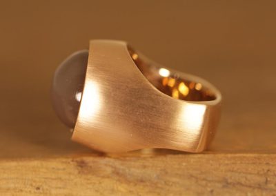 Großer Schmuck Ring aus Gold mit Stein Schmuckgarten