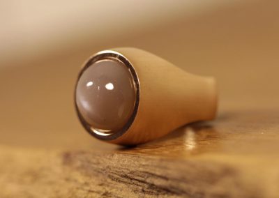 Großer Schmuck Ring aus Gold mit Stein Schmuckgarten