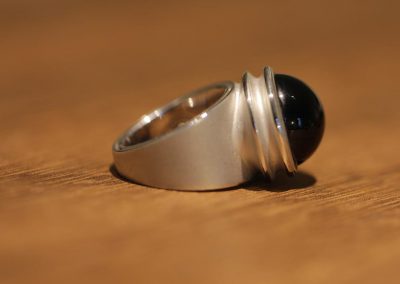 Großer Schmuckring aus Silber mit schwarzen Stein Schmuckgarten