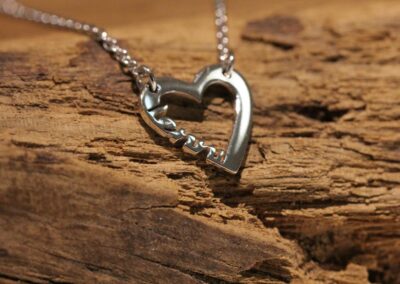 Herz Anhänger mit Namen Collier aus dem Schmukgaren