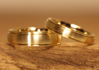 Trauringe Profil Vintage in 750er Gelbgold Oberfläche Matt