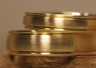 Trauringe Profil Vintage in 750er Gelbgold Oberfläche Matt