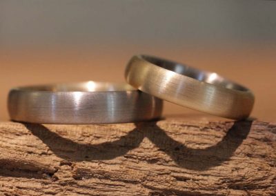 Zweilose Ovale Trauringe als Stecklötringe in Rosegold und Graugold Zweifarbig