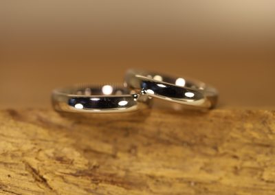 Klassische Grau Gold Ehe Ringe Poliert