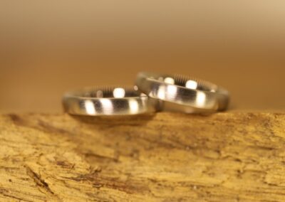 schlichte ovale trauringe aus Platin matt schmuckgarten aachen