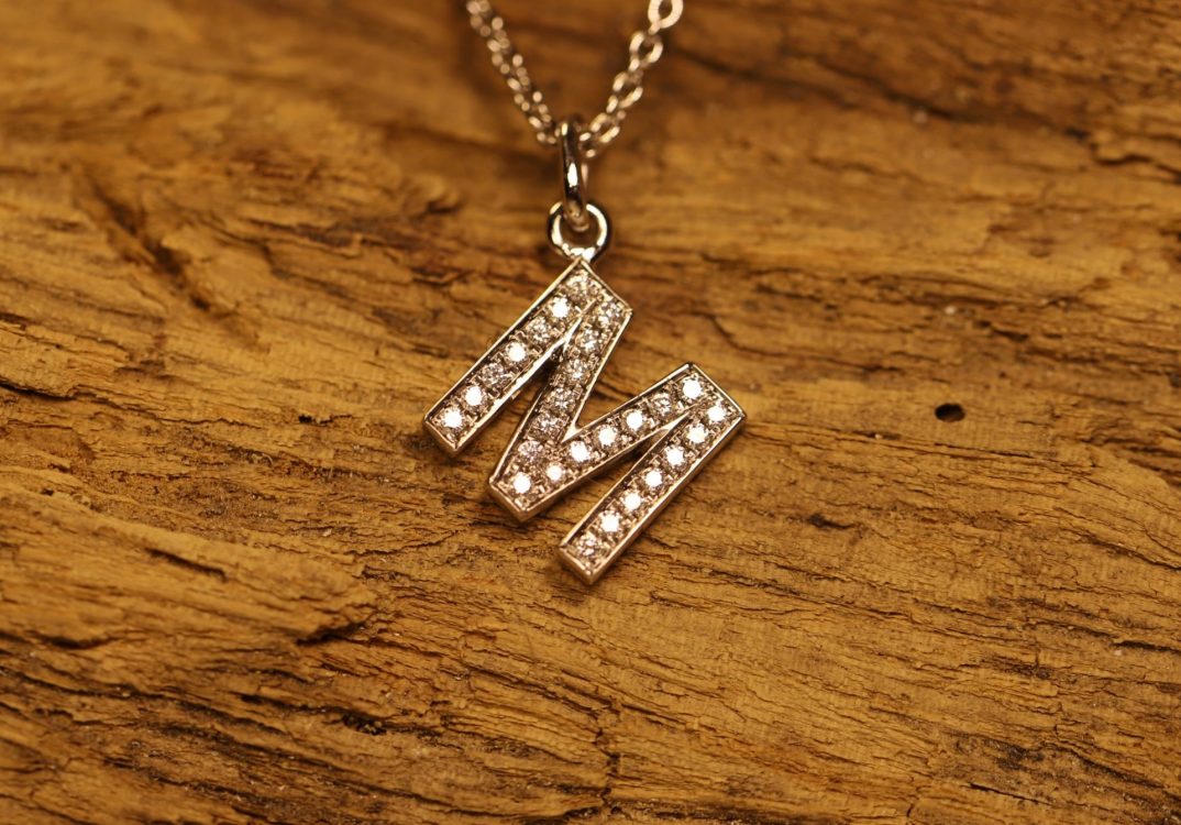 Buchstaben Anhänger M (4)