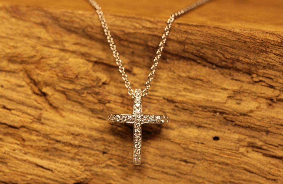 Weißgoldkreuz mit Brillanten (1)