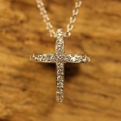 Weißgoldkreuz mit Brillanten (3)