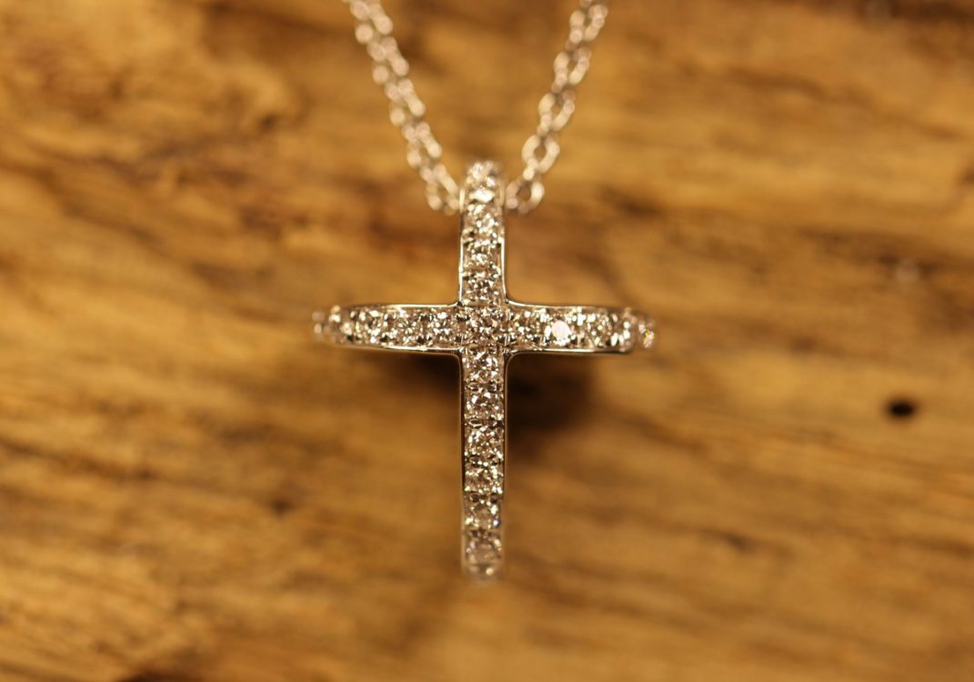 Weißgoldkreuz mit Brillanten (3)