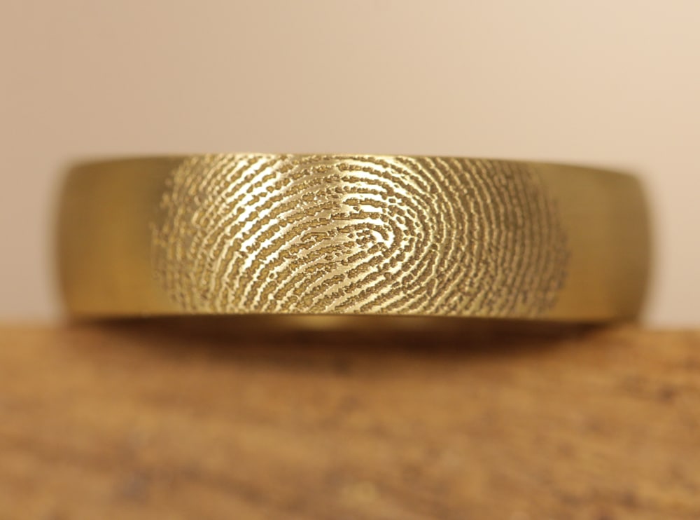 Ring mit Fingerabdruckgravur Außen auf dem Ring Lasergravur Schmuckgarten