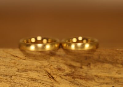 Schlichte Eheringe 750er Gelbgold Oval