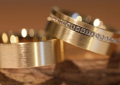 Trauringe 585er Gelbgold umlaufend mit Brillanten