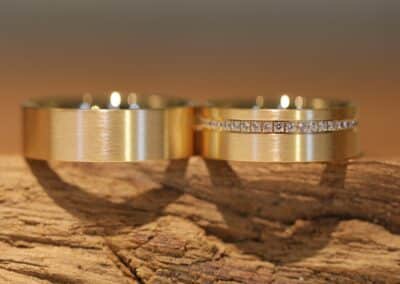 Trauringe 585er Gelbgold umlaufend mit Brillanten