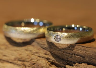 Eheringe Scheibenringe halb 585er Graugold & halb Gelbgold mit Stein