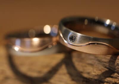 Zweifarbige Trauringe Wellenringe 585er Rotgold & Graugold Damenring mit Brillant