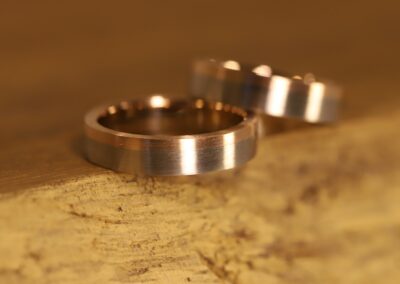 Kantige Trauringe Scheibenringe 585er Graugold mit Rotgold