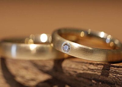 Trauringe in Gelbgold schmal und oval