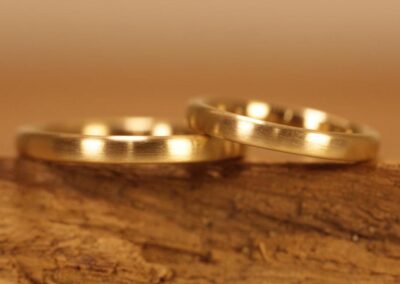 Trauringe in Gelbgold schmal und oval