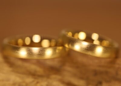 Schlichte Eheringe 750er Gelbgold Oval