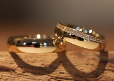 Trauringe 750er Gelbgold umlaufend mit Brillanten