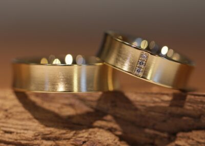 Trauringe konkav 585er Gelbgold mit Brillanten