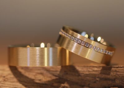 Trauringe 585er Gelbgold umlaufend mit Brillanten