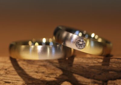 Trauringe halb 585er Gelbgold & halb Graugold